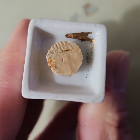 Pair of Antique salt and pepper shakers. - Picture 8 of 8